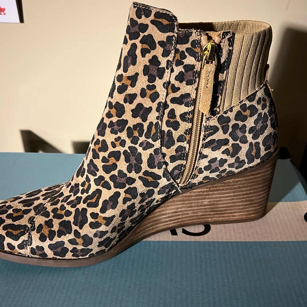 Toms Sadie Bootie Size 10